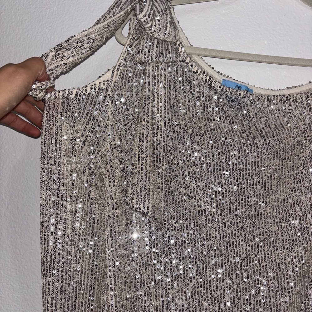 CeCe Women's Silver-Gold Sequin One Shoulder Top Size M Lightweight - Picture 5 of 5